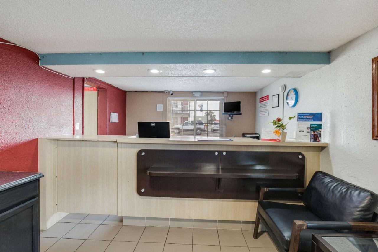 Econo Lodge Inn & Suites Terre Haute Bagian luar foto