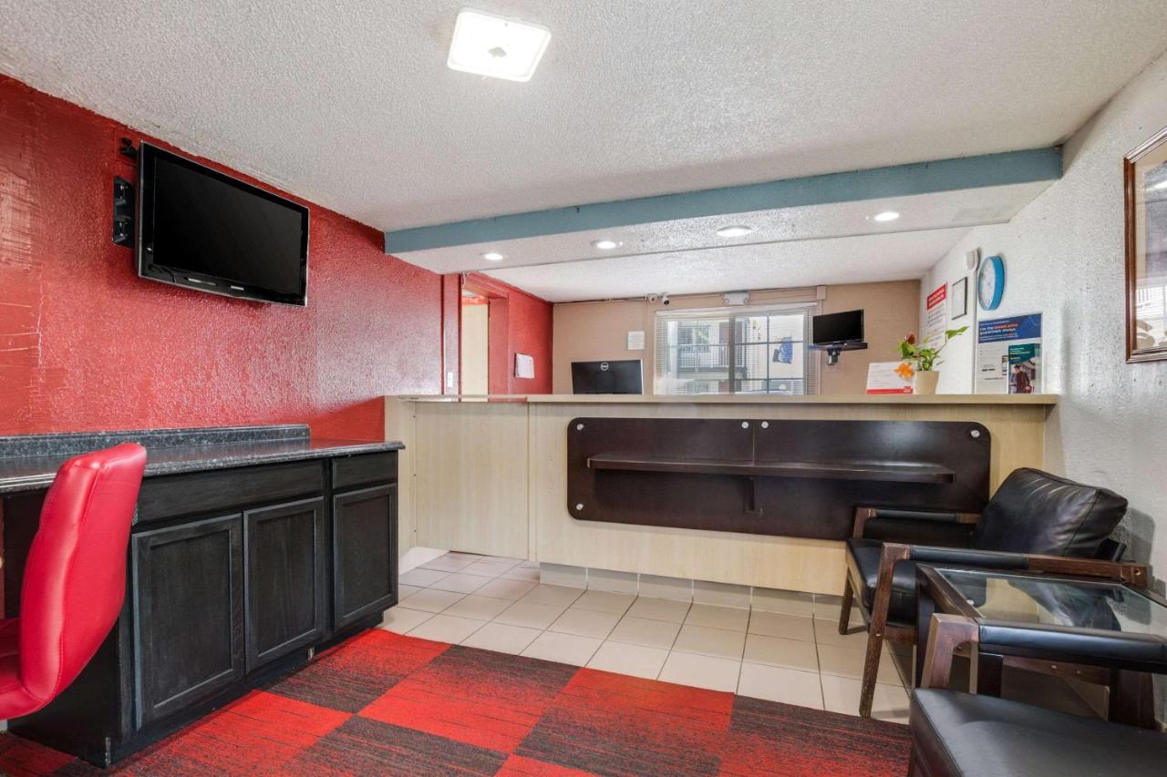 Econo Lodge Inn & Suites Terre Haute Bagian luar foto