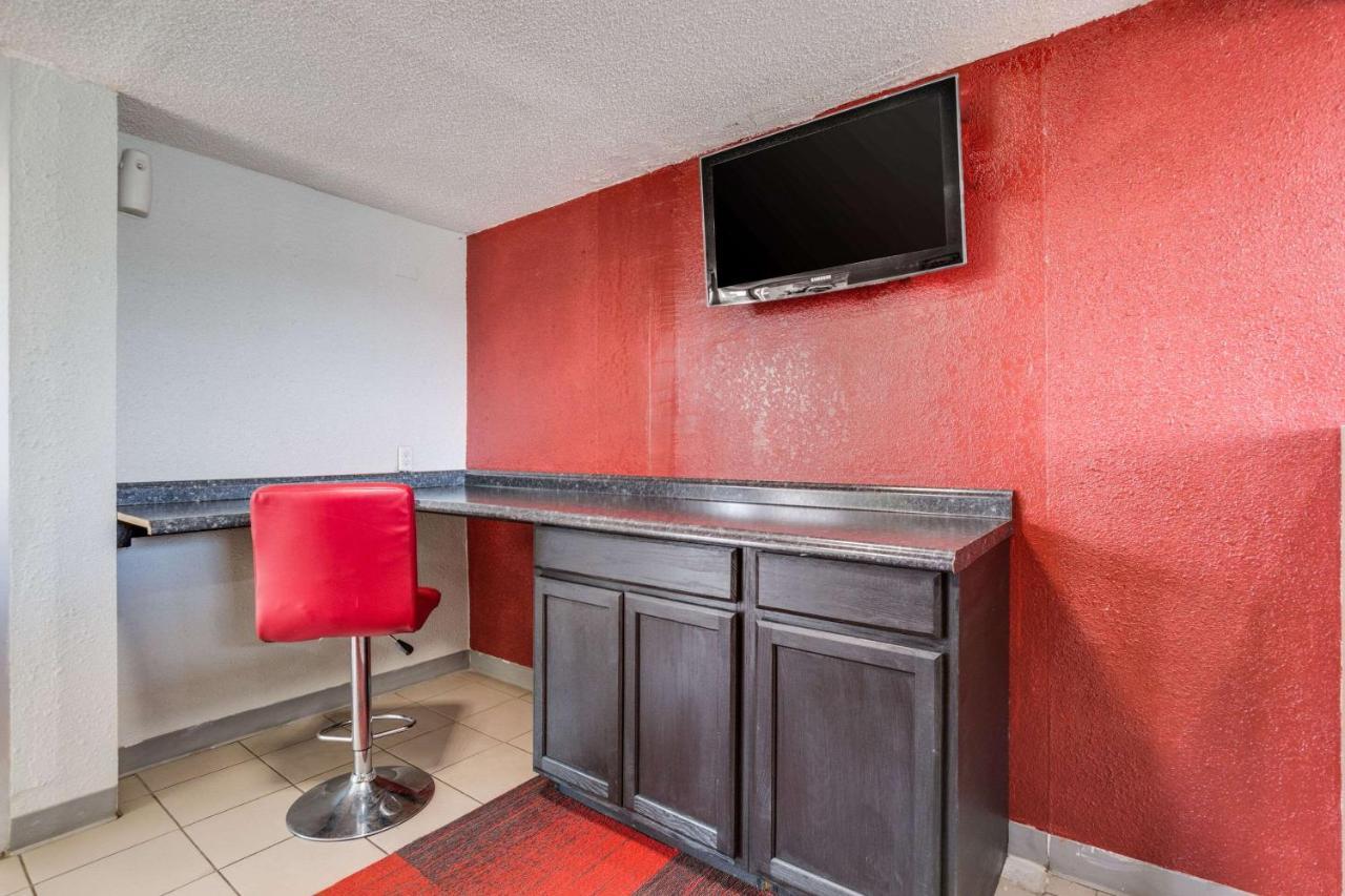 Econo Lodge Inn & Suites Terre Haute Bagian luar foto