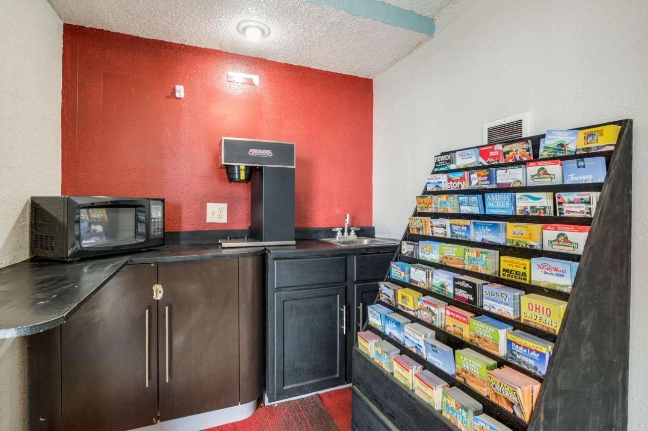 Econo Lodge Inn & Suites Terre Haute Bagian luar foto