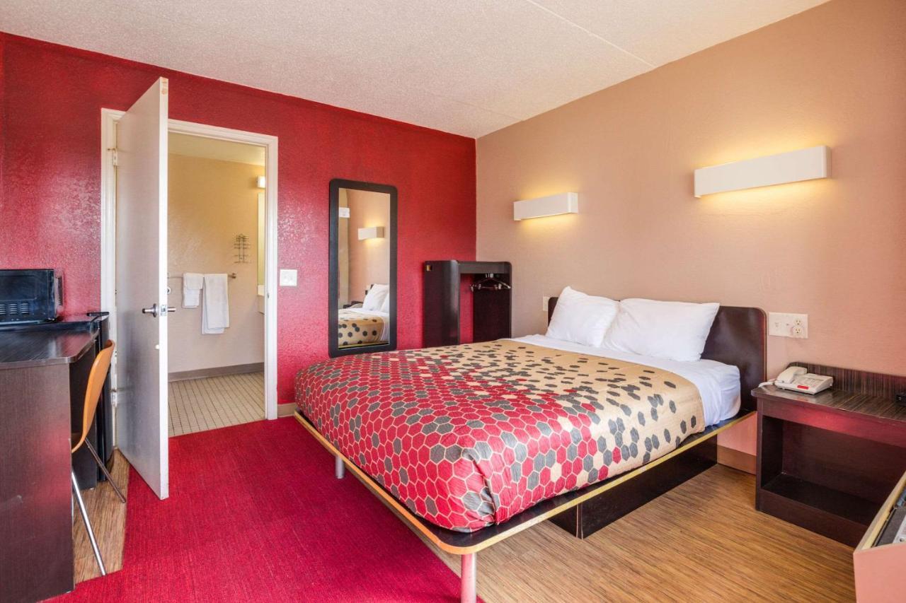 Econo Lodge Inn & Suites Terre Haute Bagian luar foto