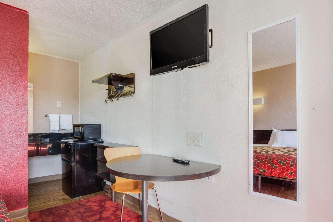 Econo Lodge Inn & Suites Terre Haute Bagian luar foto