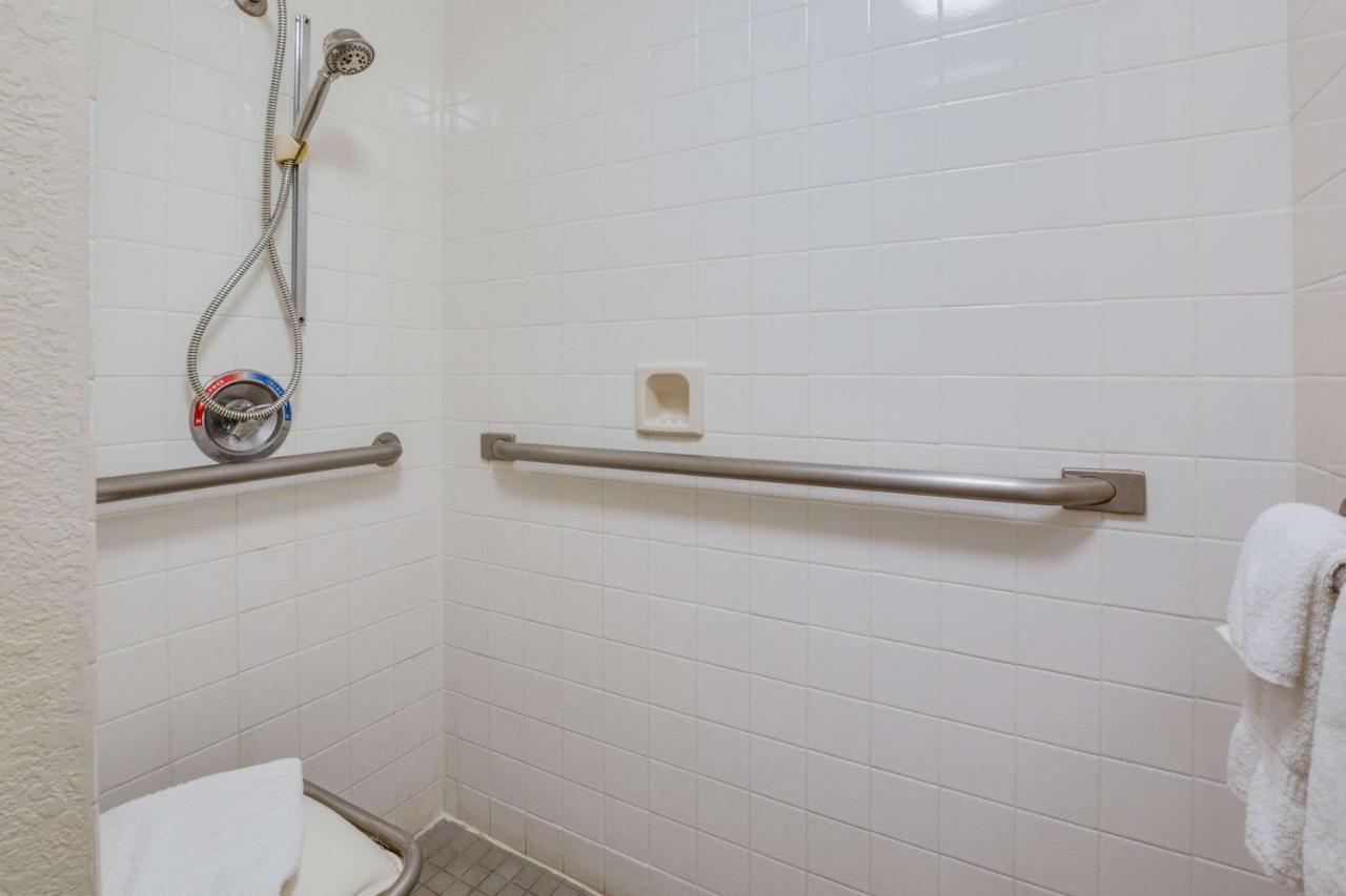 Econo Lodge Inn & Suites Terre Haute Bagian luar foto