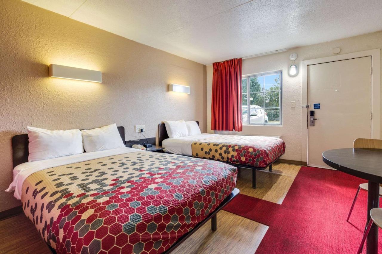 Econo Lodge Inn & Suites Terre Haute Bagian luar foto